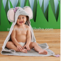Toalha com capuz infantil / recém-nascido - O elefante com olhos redondos, feito de algodão macio e absorvente 100% Terry